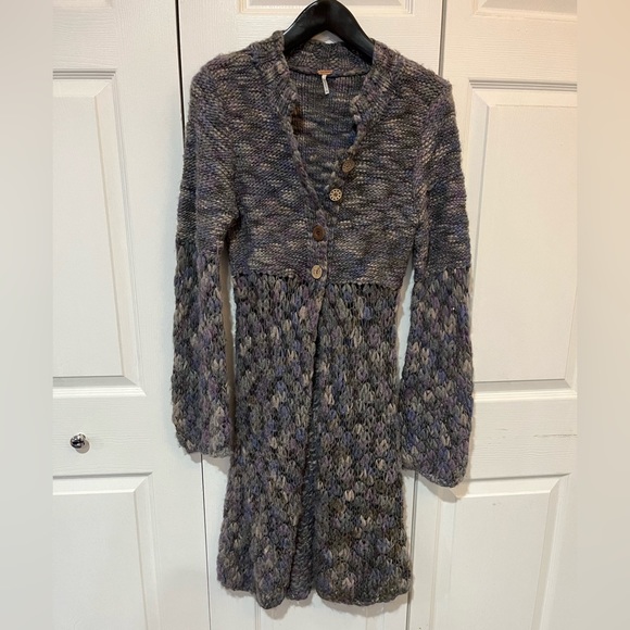 Free People 3/4 length sweater. Size M. Blue/Purple/Hunter Green accents. - Picture 8 of 11